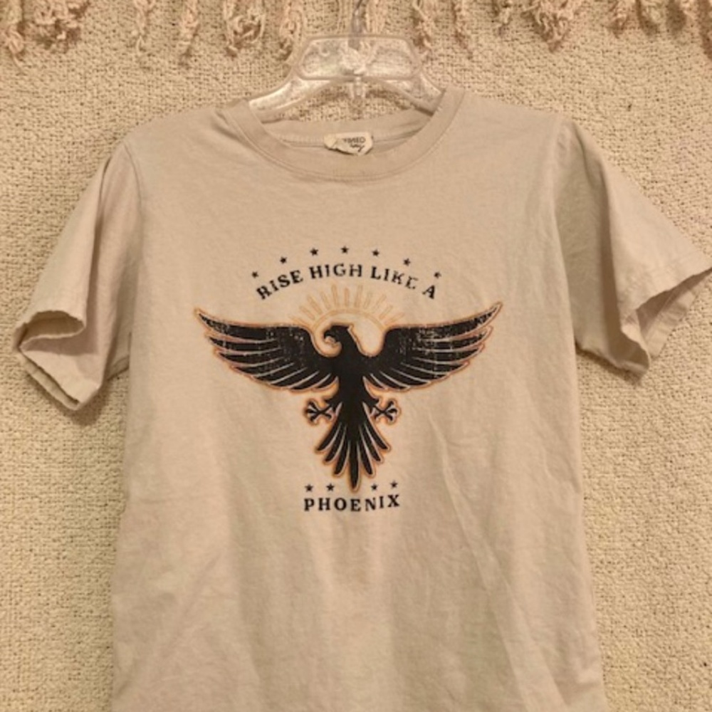 Remind Canvas size S distressed graphic tee